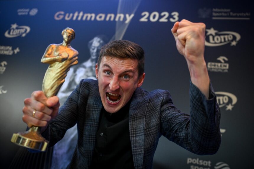 Paraatleta Maciej Lepiato zwycięzcą 5. edycji Plebiscytu Polskiego Komitetu Paralimpijskiego na Sportowca Roku #Guttmanny2023. Statuetki Guttmanny rozdane